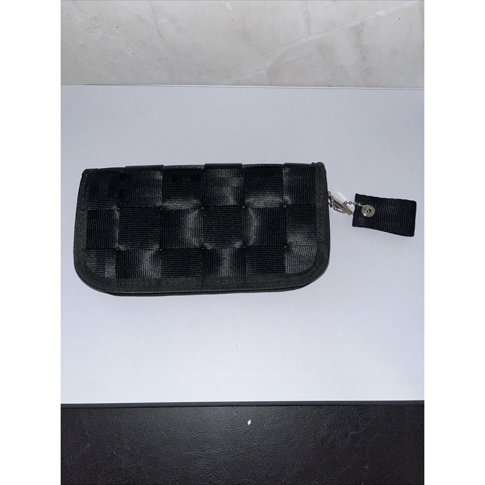 Harvey's Seatbelt Bag Black Classic Zip Around Wallet
